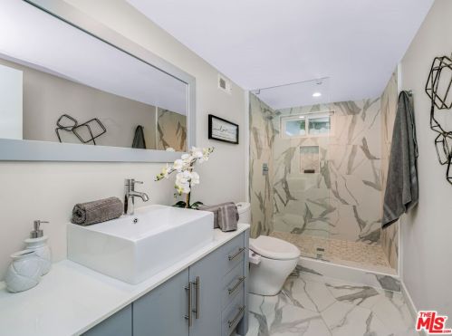 22733 De Kalb Dr, Calabasas CA  91302-4805 exterior