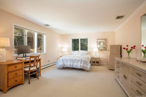 4 Elizabeth Ct, Briarcliff NY  10510-2528 exterior