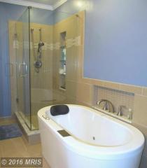 9121 Fishermans Ln, Springfield VA  22153-1624 exterior