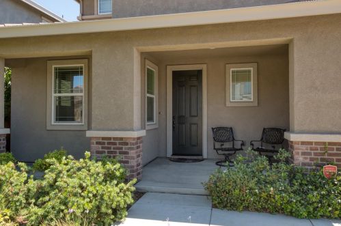 730 Sawtooth St, Manteca CA  95337-7827 exterior