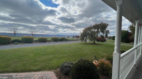 68 Holstein Ln, Toms Brook, VA 22660-2546