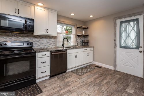 2429 Larkin Rd, Boothwyn PA  19061-2616 exterior