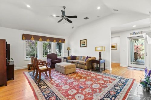 18 Aldridge Rd, Chappaqua NY  10514-3401 exterior