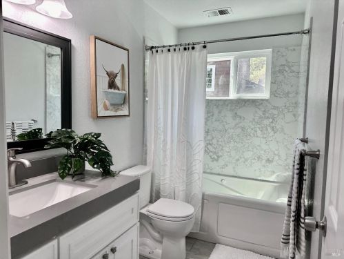 2647 Lago Oaks Dr, Santa Rosa CA  95405-9100 exterior