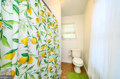 18 Barber Ave, West Deptford NJ  08096-2414 exterior