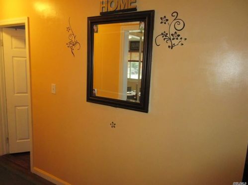 60 Patton Ave, Wheatley Heights NY  11798-4211 exterior