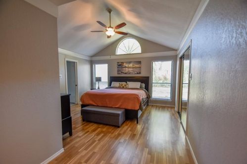 825 Blessing Creek Dr, Euless, TX 76039-3428