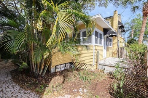 920 16 Ave, Saint Petersburg FL  33707-4113 exterior