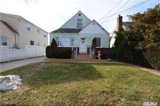 34 Downs Rd, Hempstead, NY 11550-7510