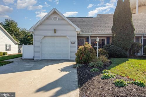 110 Imperial Ct, Carlisle, PA 17013-8114