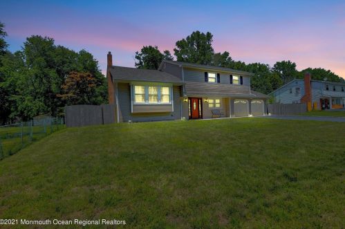 10 Longfellow Ter, Morganville, NJ 07751-1411