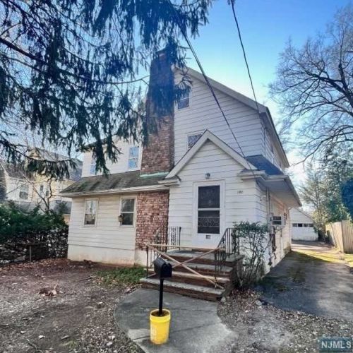 180 Griggs Ave, Teaneck NJ  07666-4132 exterior