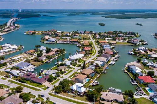 621 Bimini Ave, Marco Island, FL 34145-3809