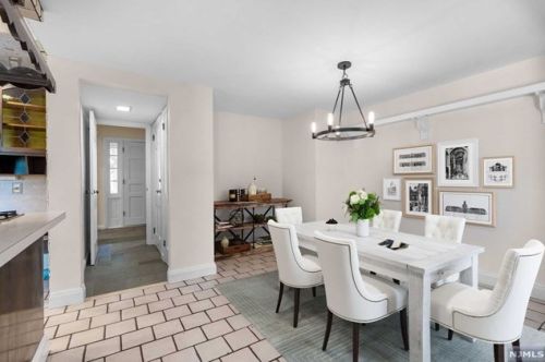 824 Norgate Dr, Ridgewood NJ 07450-2118 exterior