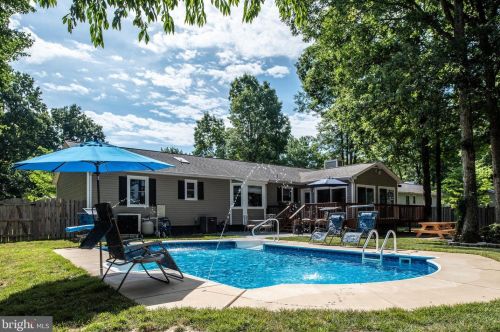 10804 Woodland Dr, Fredericksburg, VA 22407-7768