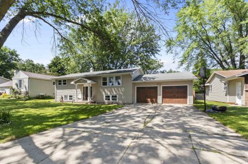 2526 Trojan Dr, Green Bay, WI 54304-1437