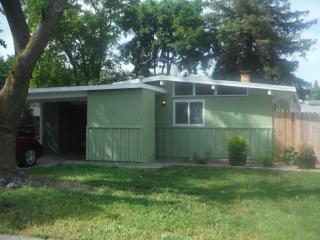 6 Buckeye St, Woodland, CA 95695-2660