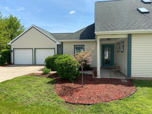 9241 Norris Dr, Hobart, IN 46342-6831