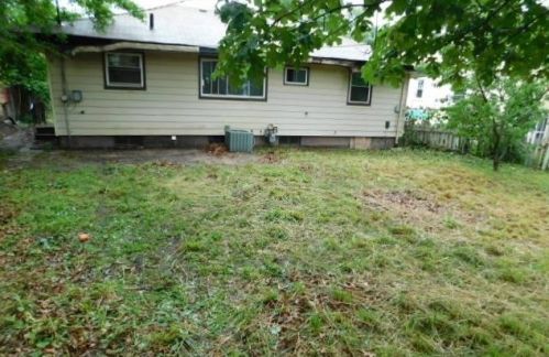 308 Hancock St, Gary, IN 46403-2361