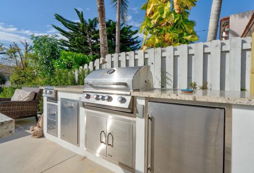 3586 143rd Ave, Hollywood FL  33027-4704 exterior