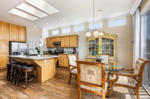 6288 Marina View Dr, Long Beach, CA 90803-2319