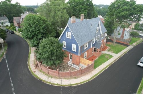 2 Linden Pl, Middletown NY  10940-4824 exterior