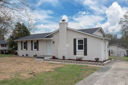 2601 Daye Dr, Greensboro NC  27406-6205 exterior