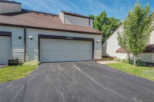 402 Woburn Dr, Split Rock, NY 13031-2022