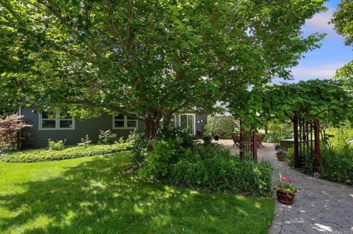 5 Augusta Pl, White Plains NY  10603-1901 exterior