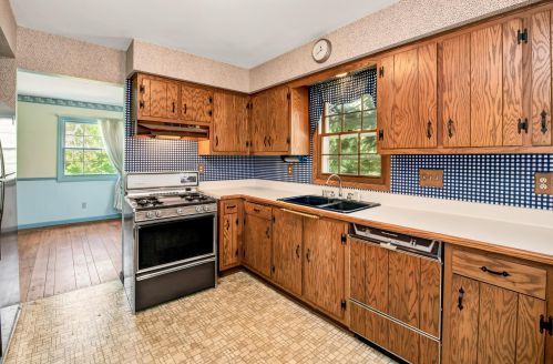 2228 Sunnydale Ln, Thiensville, WI 53092-4926