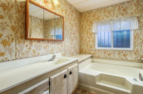 1325 Medallion St, Redlands CA  92374-2666 exterior