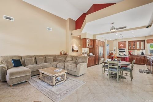 732 Buckingham Dr, Redlands CA  92374-6421 exterior