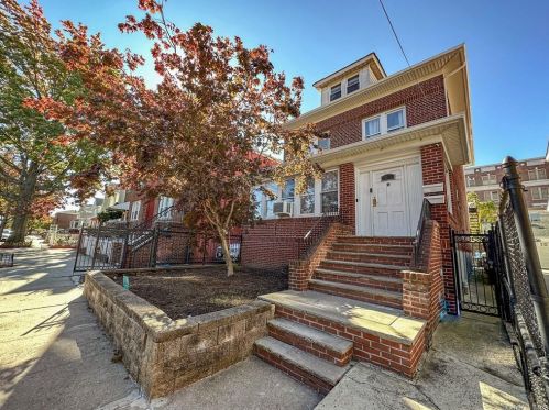 1637 Mahan Ave, Bronx, NY 10461-5204