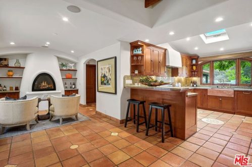 1719 Oak Dr, Topanga CA  90290-4025 exterior