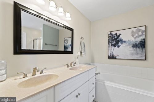 25 Countryside Dr, Fredericksburg VA  22406-4142 exterior