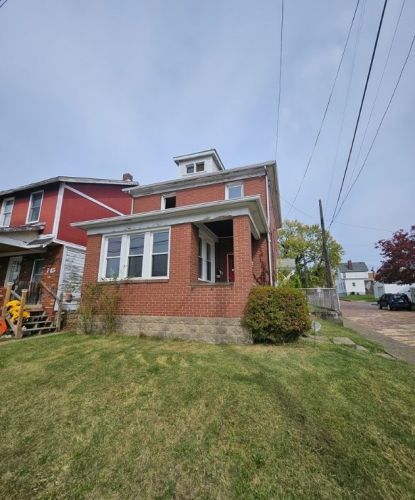 717 Bennett St, Mckeesport, PA 15132-1304