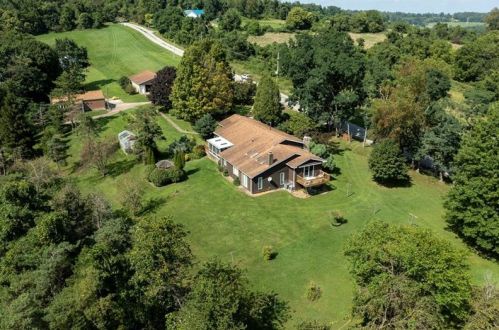281 Ridge Rd, Coal Center, PA 15423-1032