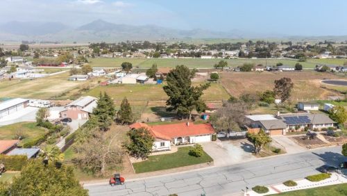 105 Daffodil Dr, Hollister CA  95023-3103 exterior