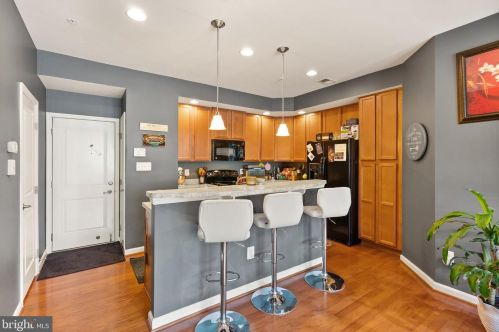 7405 Brunson Cir, Gainesville VA 20155 exterior