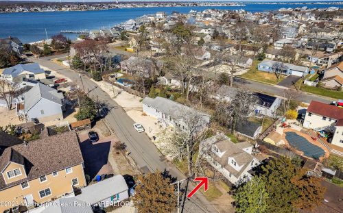 28 Lagoon Dr, Bricktown, NJ 08723-5785