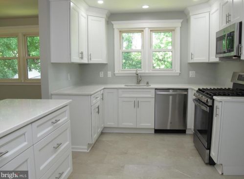 448 Willow Dr, Riverton NJ  08077-3420 exterior