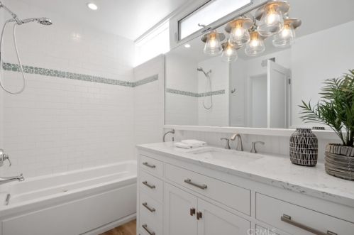 317 8th St, Manhattan Beach CA  90266-5629 exterior