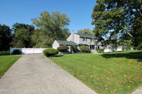 259 Kings Mountain Rd, East Freehold, NJ 07728-3025