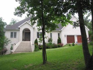 454 Eagle Lake Dr, Benton, KY 42025-7048