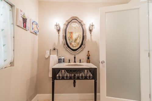 5148 31st Ave, Saint Petersburg FL  33707-5600 exterior