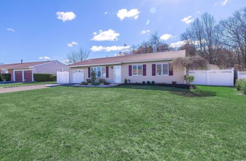 107 Glenmere Way, Holbrook, NY 11741-5000