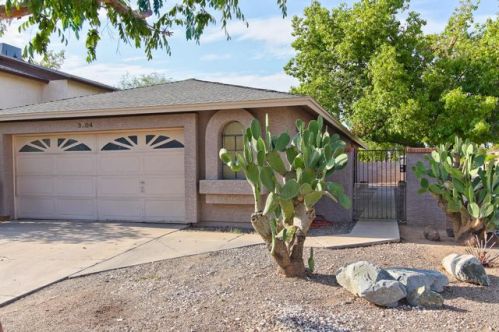 3704 Villa Maria Dr, Glendale, AZ 85308-1922