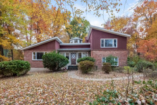 75 School St, Bloomfield, CT 06002-3238