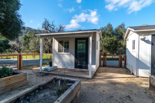 10555 Watsonville Rd, Gilroy CA  95020-9433 exterior