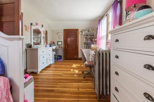 26 Wetherell St, Manchester CT  06040-6401 exterior